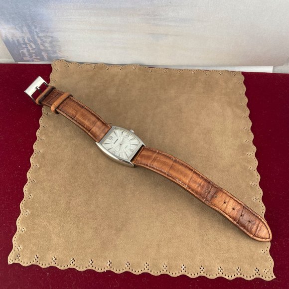 Tourneau Watch with Swiss Designed with Beautiful Guilloche Enamel Dial - Picture 5 of 9